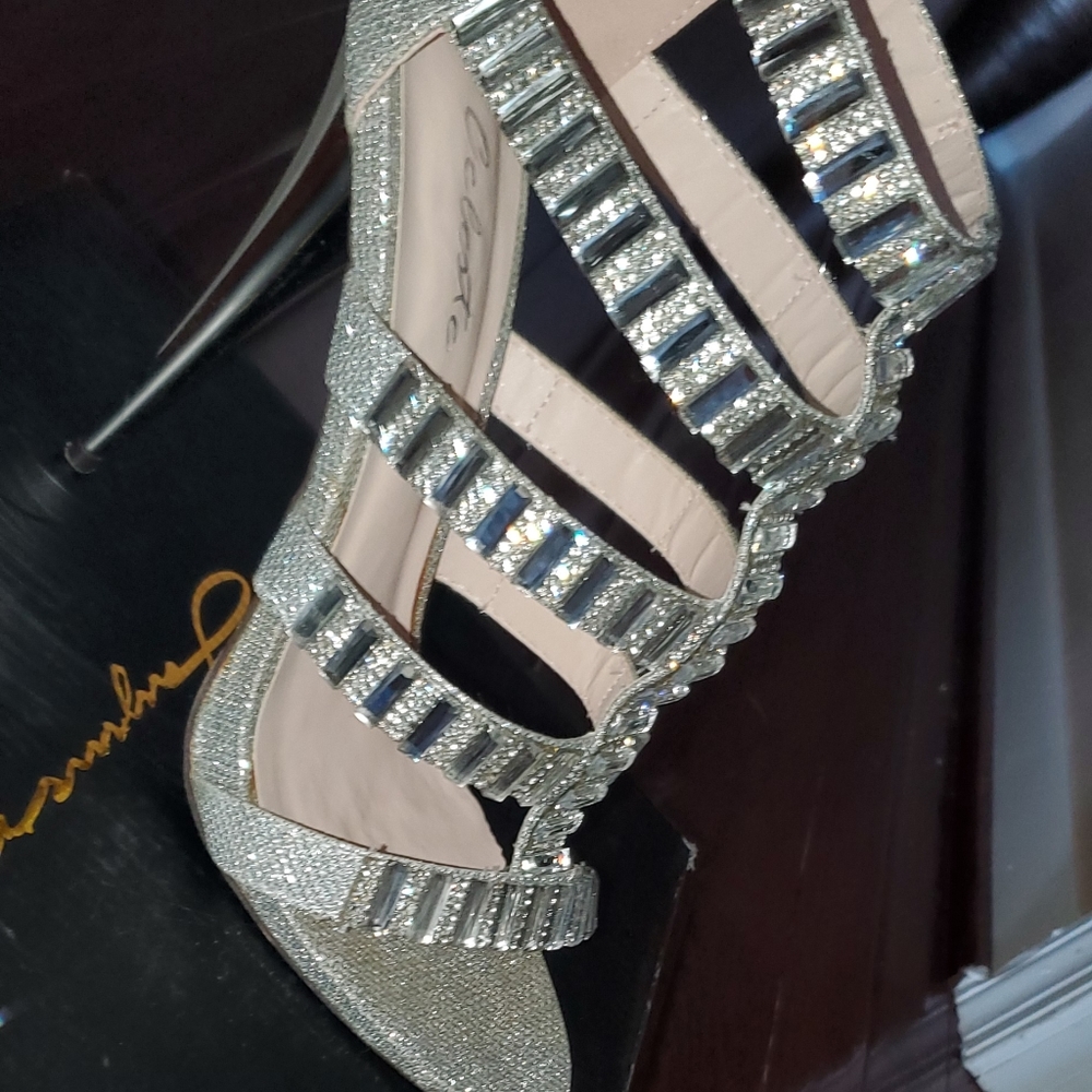 Shoes - Picture 2 of 4